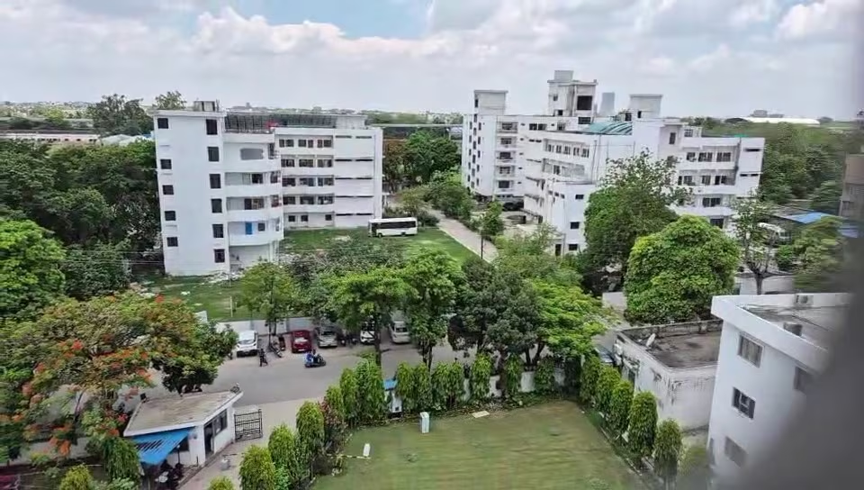 Dr. B.S. Kushwah Institute of Medical College Visual